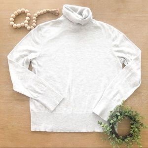 Gap cowl neck light gray women’s sweater size Med